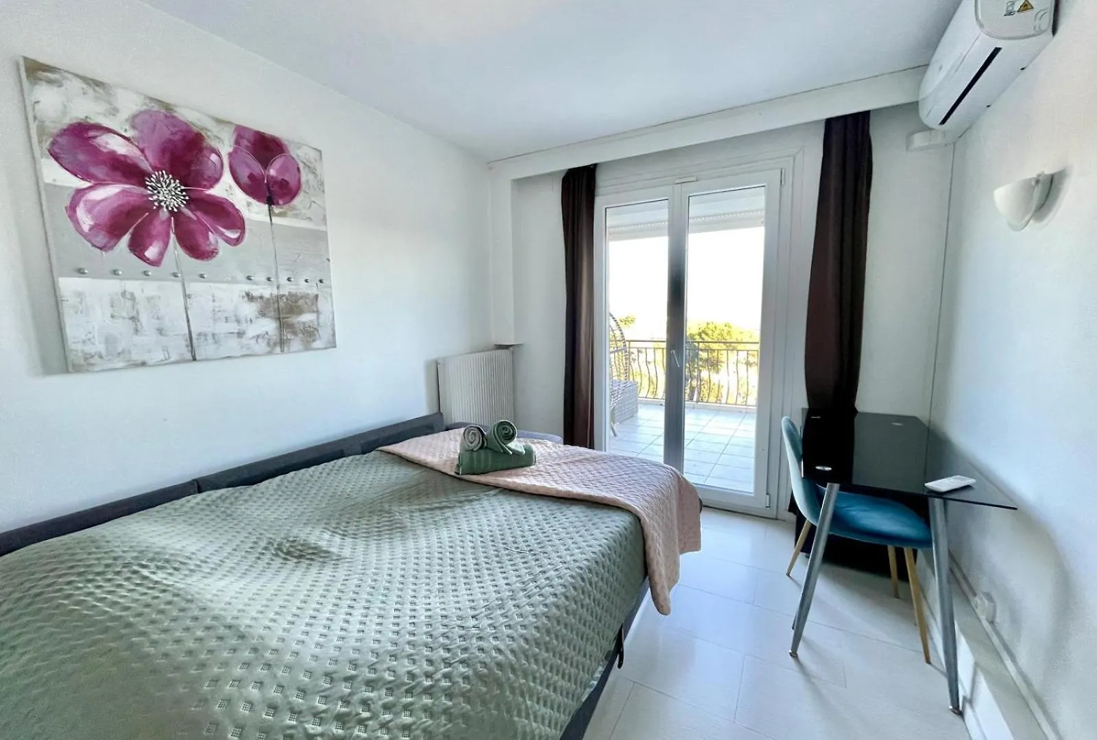 Villa Paloma - Great Location - Sea View - Alps Antibes 0*,  France