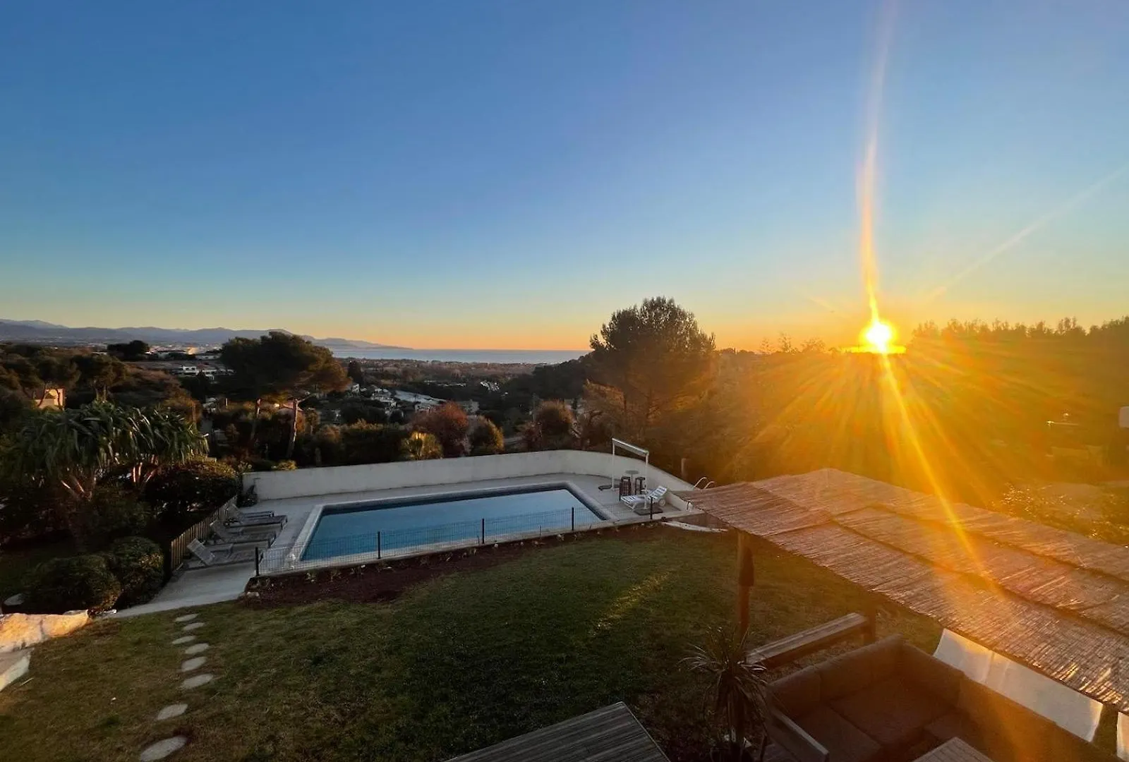 Holiday home Villa Paloma - Great Location - Sea View - Alps Antibes